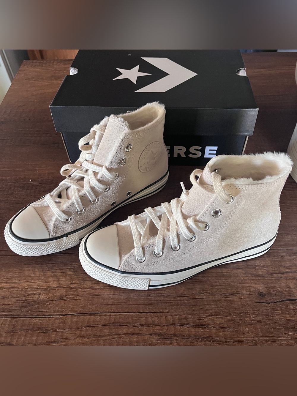 Converse NWT Women's High-Top Sneakers suede/Faux Fur in Egret